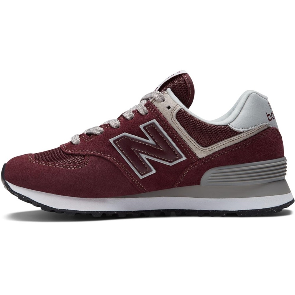 Barely Worn | New Balance Women’s 574 V2 Essential Sneaker ~ 7.5
